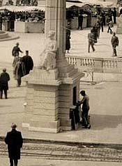 Πλατεία Ομόνοιας_κουβούκλιο-περίπτερο και άγαλμα