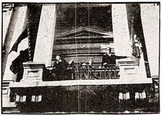 25η Μαρτίου 1933, η ναζιστική σημαία αναρτάται στον εξώστη της γερμανικής πρεσβείας στην Αθήνα